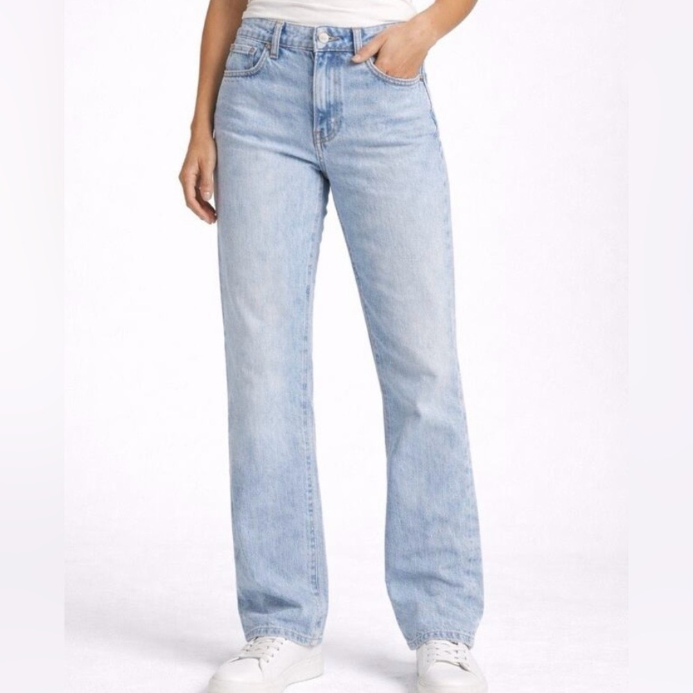 American Eagle Strigid Real Good Light Wash High Waisted Straight Jeans Size 4